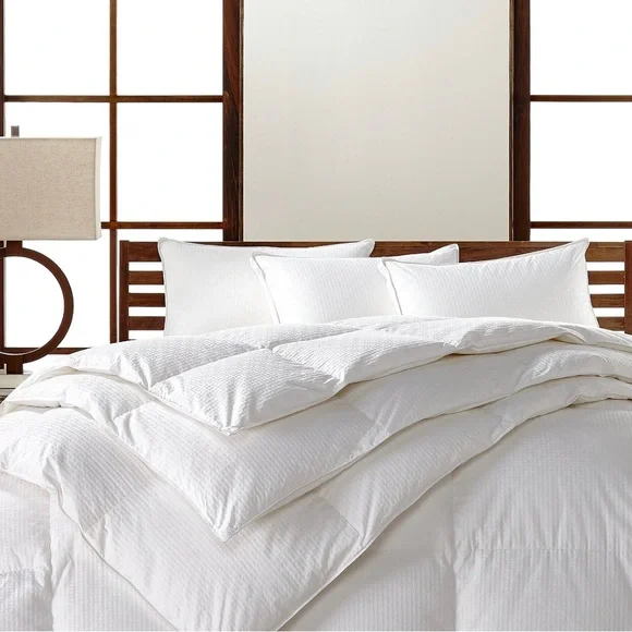 Hotel Collection Goose down comforter queen light weight